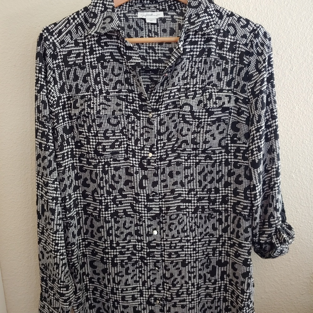Jaclyn Smith long sleeve button down
